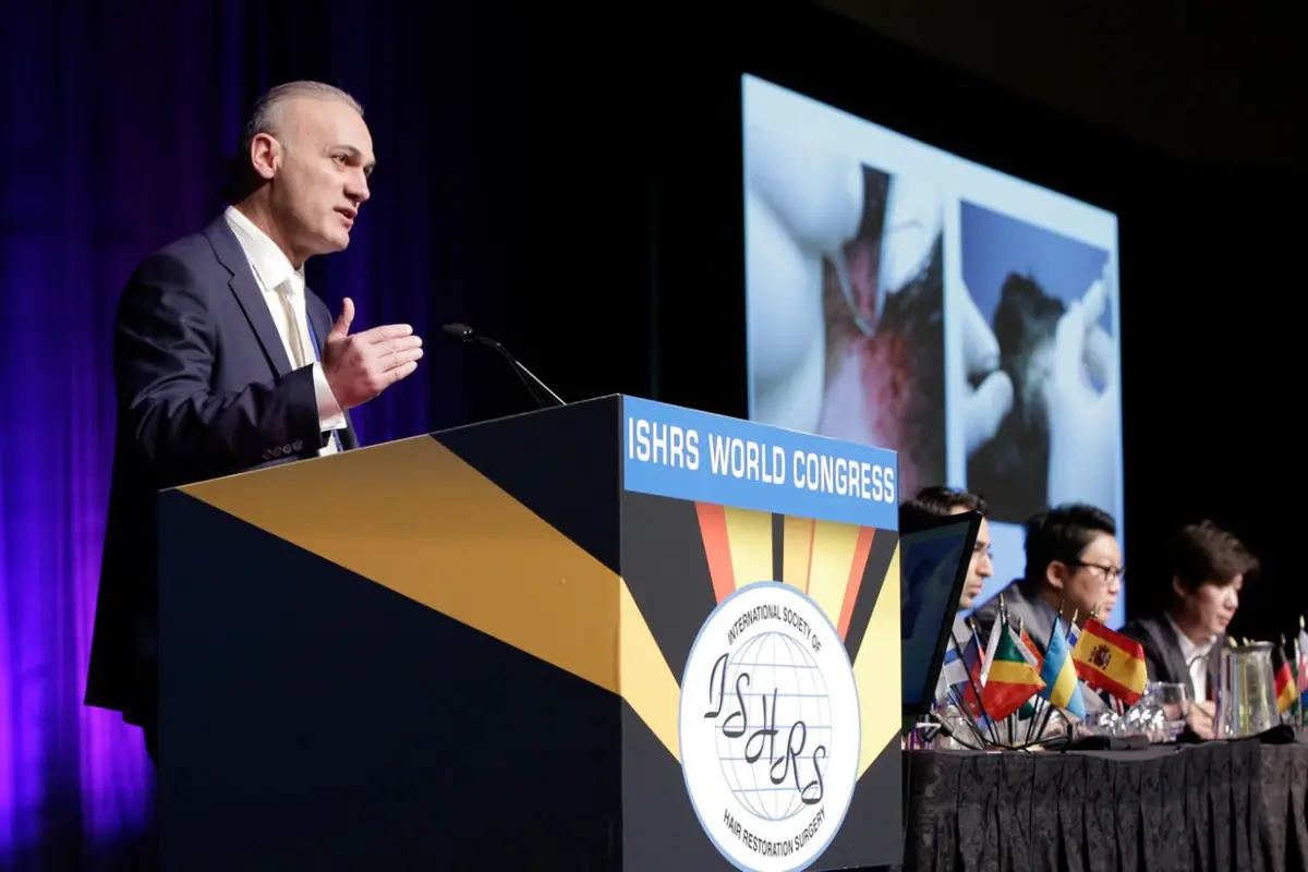 Dr. Akaki Tsilosani delivering a lecture at the ISHRS World Congress